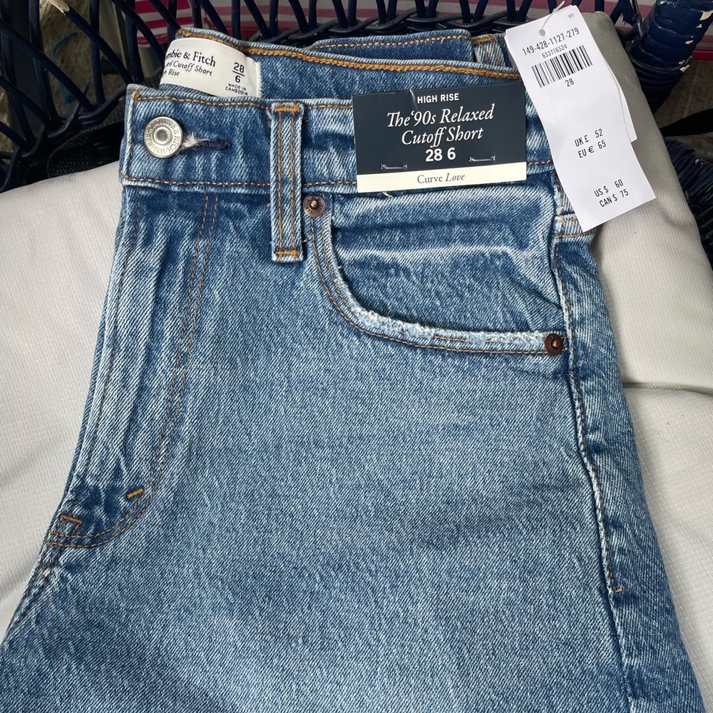 Abercrombie 90s cut off short high waisted curvy